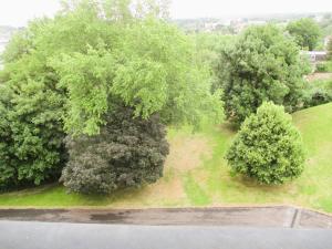 Appartements LIMOGES mairie,appart au5e ,FRAIS, ascenseur, parkingS ,jardin ,tranquille ! : photos des chambres