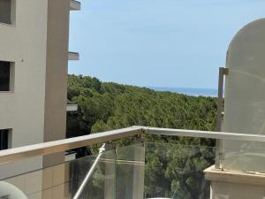 2 Bedrooms Seaside View Apart, free parking.