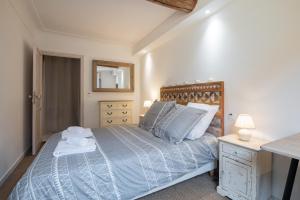 "Le Cream" by EnjoyNice, Old Nice, quiet