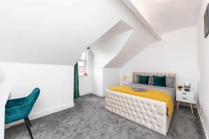 5-Bed Property Near Leeds City Center