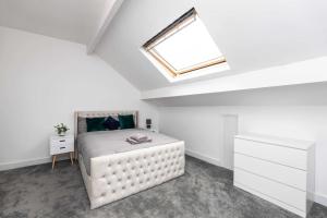 5-Bed Property Near Leeds City Center