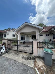 Almai Homestay Batu 4
