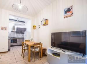 QUEEN HOME Veronique