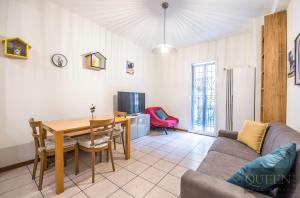 QUEEN HOME Veronique