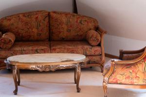 Maisons d'hotes Happy Shelter au Chateau d-Herbelon : Chambre Double