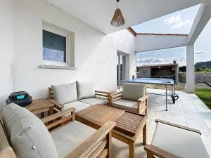 Villas Villa Grivia - Maison avec grand jardin - Piscine - Petanque - Ping Pong : photos des chambres