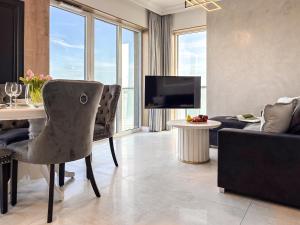 URBAN APARTMENTS GLOBAL SKYLINE, 15th Floor No 23, Free Garage, Self Check-in, No Deposit