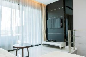 Beach front Patong Phuket Penthouse Family
