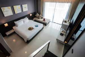 Beach front Patong Phuket Penthouse Family