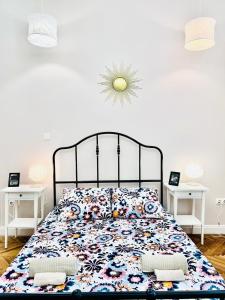 V1 Central Riverfront Apartment 2 BDRM