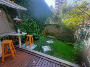 Beautiful apt with garden An oasis in the city