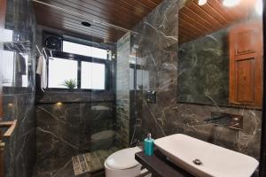 7BHK Pool House by VLove Homes