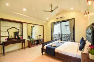 7BHK Pool House by VLove Homes