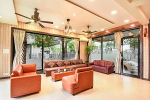 7BHK Pool House by VLove Homes