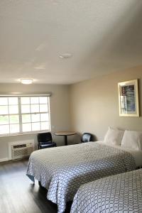 Queen Room room in Economy Inn Historic District