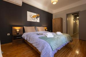 Big Stylish 2BR Apt City Views 3 Min Walk to Sea