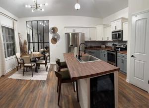 Cozy & Airy Retreat with Lots of Character