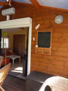 Chalets Chalet plein de charme au calme pres de st tropez : photos des chambres