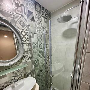 Tiny Dream - Old Town Rooms Split