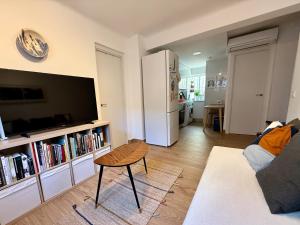 Fee4Me Bright and Central Flat