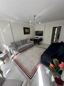 Konyaaltı gürsu denize sıfır sahilde full eşyalı lüks daire