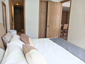 Lujoso Apto con Piscina Privada y salida a playa