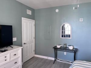 Beachfront Views Resort Pool Beach Chairs