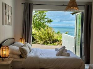 Beachfront Luxury Edwardian Retreat With Sea View