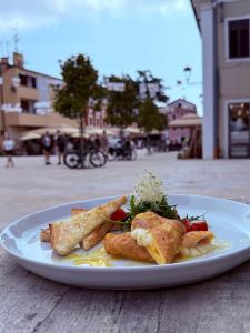 EMILY studio apartment with sea & park view