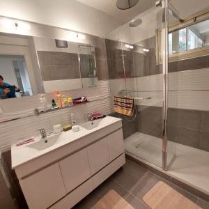 Appartements 54m2, clim, T2, centre BANDOL, terrasse, TOUT A PIED : photos des chambres