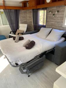 Maisons de vacances Bungalow avec piscine privative proche Aix en Provence : photos des chambres