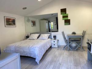 Campings CHALET, PISCINE, JACUZZI,JARDIN CLOTURE, ANIMAUX Acceptes : photos des chambres