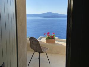 Kamarí Real Living, with Caldera views and Jacuzzi