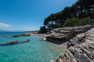 APARTMENTS BRUNO 3 - two-room penthouse apartment - wonderful view of the sea - the best location, first row to the beach - 10 minutes from Supetar ferry port - free secured parking - facilities nearby