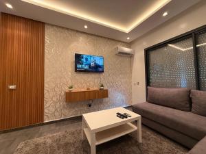 Luxury studio center Abdelmoumen 1min tram with view