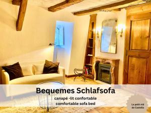 Maison de Castella next to Cathedrale