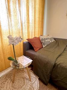 Appartements PARIS-MONTROUGE Magnifique Studio Appartement de 35m2 - tres cosy pour 1 a 6 personnes refait a neuf - ENTIRE APARTMENT LUXIRIOUS AND WARM - Montrouge Paris 14eme - Proche Aeroport Orly & Parc Expositions Porte de Versailles FREE WIFI GRATUIT : photos des chambres