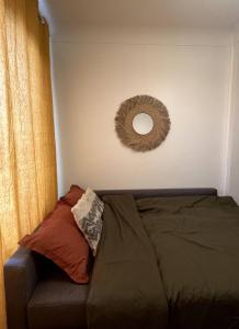 Appartements PARIS-MONTROUGE Magnifique Studio Appartement de 35m2 - tres cosy pour 1 a 6 personnes refait a neuf - ENTIRE APARTMENT LUXIRIOUS AND WARM - Montrouge Paris 14eme - Proche Aeroport Orly & Parc Expositions Porte de Versailles FREE WIFI GRATUIT : photos des chambres