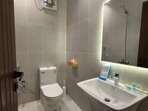 Modern Bohemian Studio, Prime Location