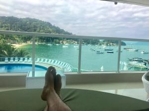 Apartamento frente mar mobiliado no litoral de Angra
