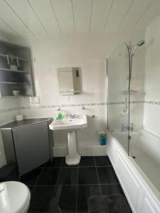 Geneva Cottage Darlington - Entire House & parking