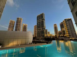 Novotel Manila Residence Hotel by Jolly Luxe Suites at Acqua - Hotel, Manila