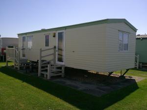 Golden Palm Mirage GP 6 Berth enclosed veranda