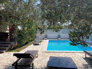 Fabris Apartments with pool and top location near sea