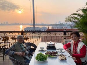 Bu Hồ Tây- A Sunset Retreat in Westlake, Hanoi