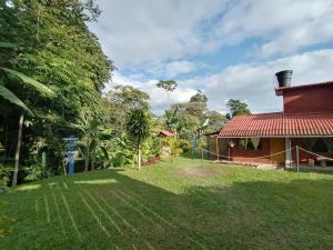 Casa Campestre con jacuzzi y quebrada