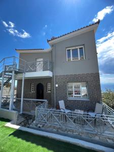 Eleni's Seaview House