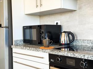 2BR Chalet with Direct Pool Access Ein Bay