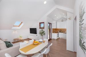 Generous Seaview Apartment For 6 FraNiTo #1