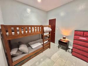 Cozy Manor with Spacious Kitchen and Tub